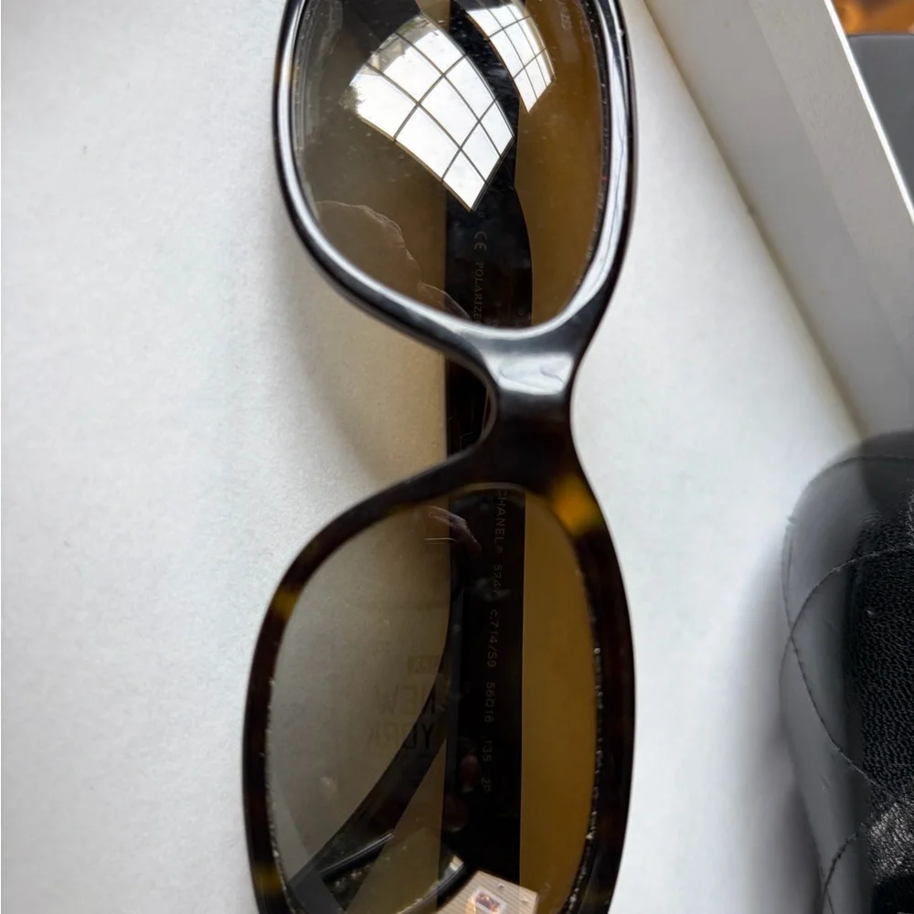 Vintage Chanel Women's Tortoiseshell Sunglasses with Gradient Brown Lenses - Picture 3 of 5